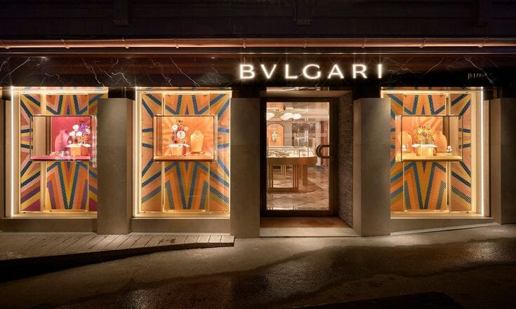 Boutique Bvlgari em Courchevel 1850 com jewelry e watches de luxo italiano representando a divisão Watches & Jewelry da LVMH.