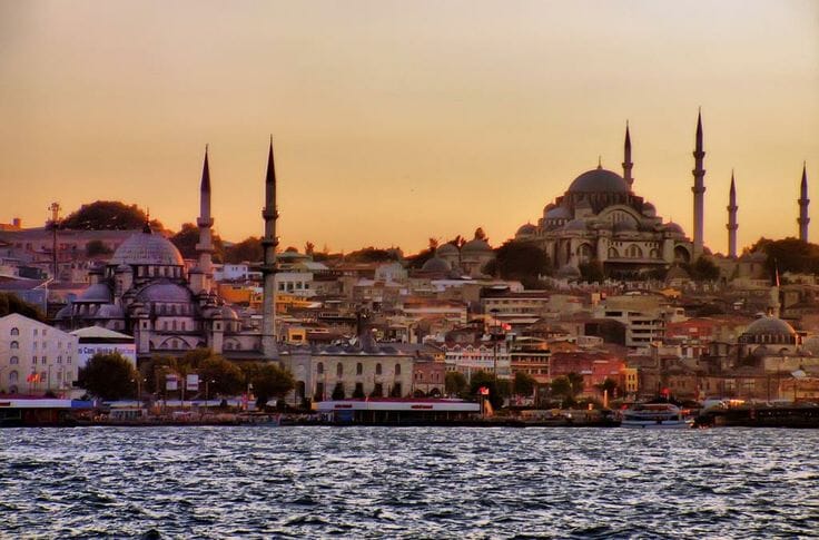 Istanbul apparel district reference visual covering Merter, Laleli, and Ikitelli cut-and-sew clusters.