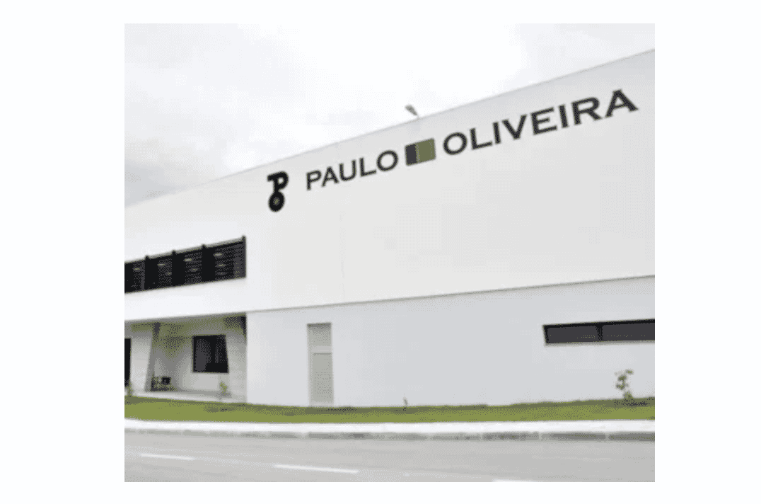 Paulo de Oliveira, fundada em 1936 na Covilhã, líder europeu em tecidos de lã para alfaiataria de luxo.