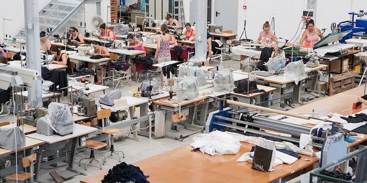 7 Red Flags When Choosing a Clothing Manufacturer in Portugal (and How to Avoid Them)