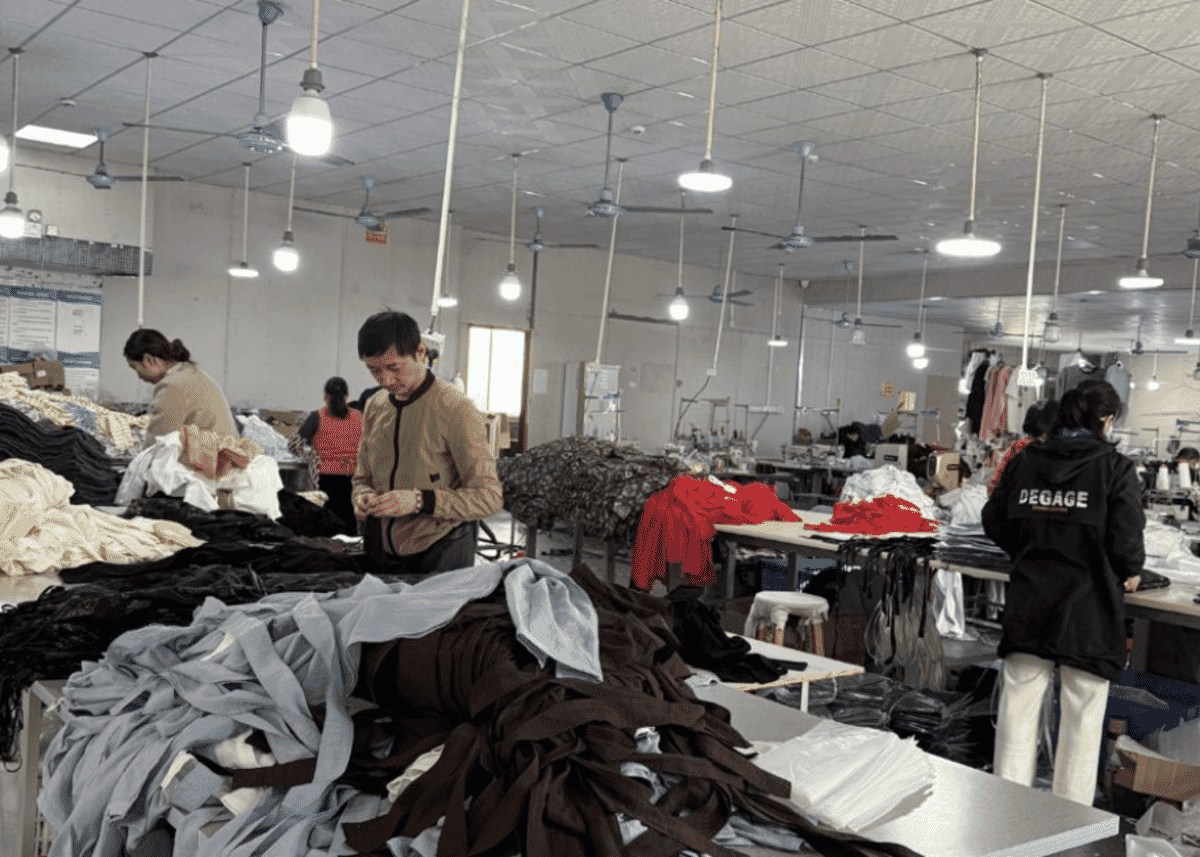 Industrial sewing machine set up for structured panel work