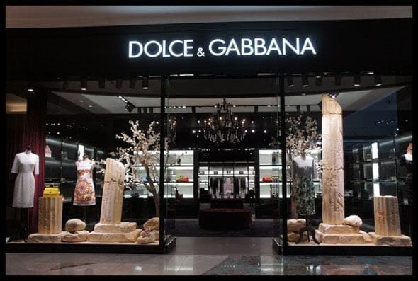 Editorial Dolce & Gabbana com estética siciliana barroca representando a linguagem visual da casa milanesa desde 1985.