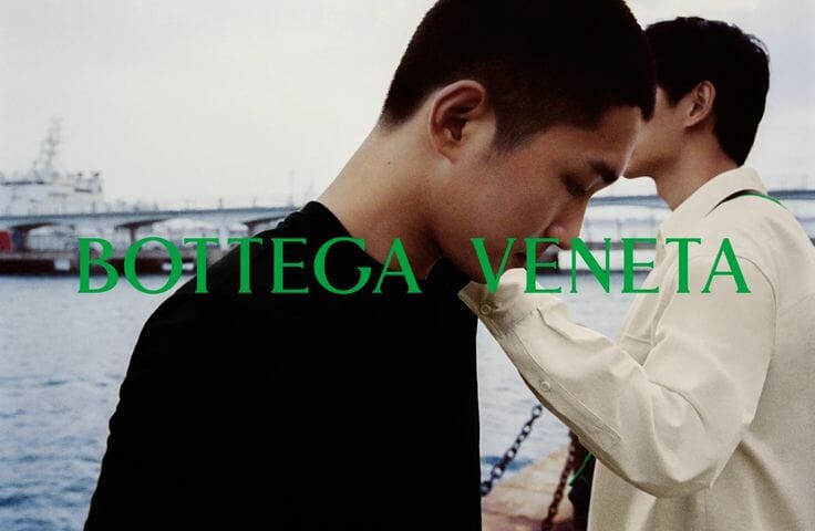 Campanha Bottega Veneta QiXi com carteira em Intrecciato weaving representando a técnica artesanal signature da casa de Vicenza.