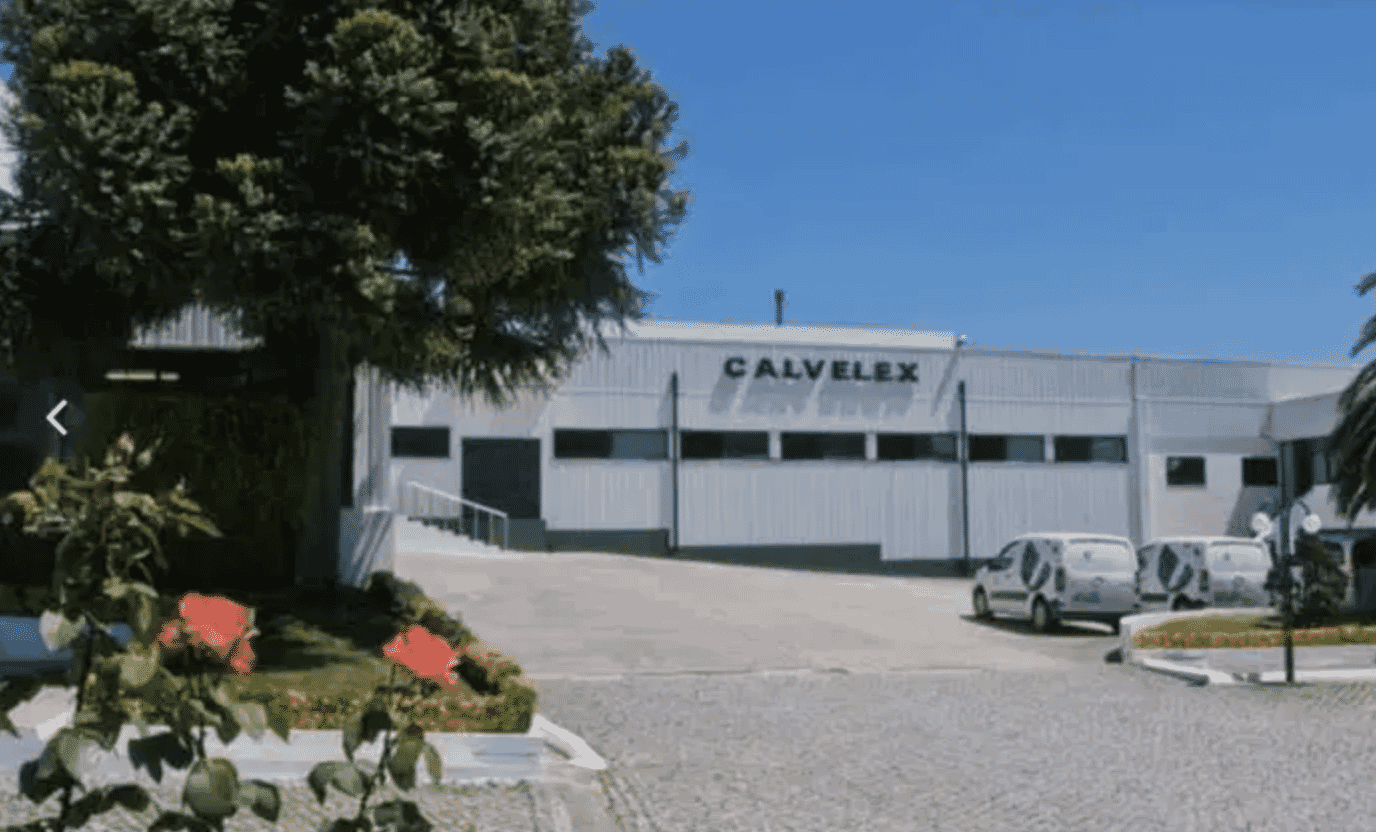 Linha de produção Calvelex em Ronfe, Guimarães: jersey knit basics em grande escala.