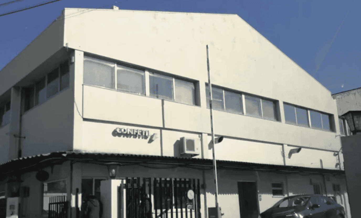 Linha de produção Confetil no Vale do Ave: confecção plana mid-tier em jersey e felpa.