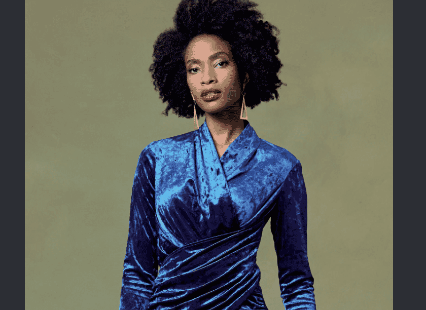 Amostra de crushed velvet com textura irregular e superfície quebrada, usada em evening wear contemporary